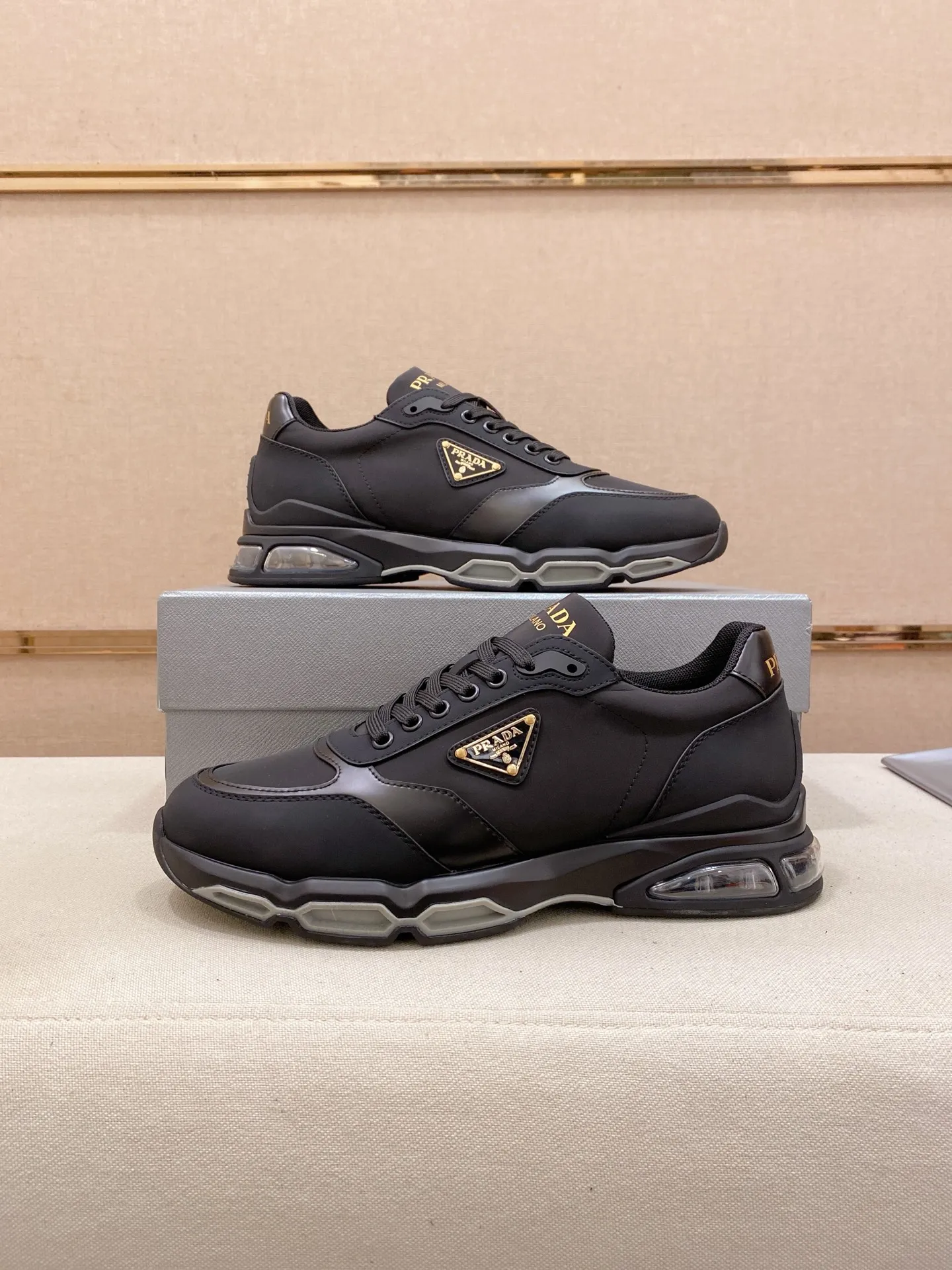Factory price 640💰 ✔️✔️✔️Higher version High-quality new PRADA (Prada) counters are on the market at the same time. New men's shoes, 😘fabrics imported first-layer cowhide with waterproof materials, purely handmade. Lining: Full cowhide lining. 👍🏿 High-end ☄️ air-cushion molded anti-slip rubber outsole, exquisite lines, simple and elegant, comfortable and high-end for leisure travel. Code number: 38 to 45